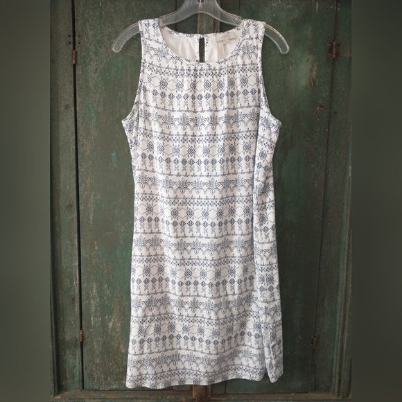 LOFT Dresses & Skirts - LOFT Outlet Sheath Dress Size Medium white & navy